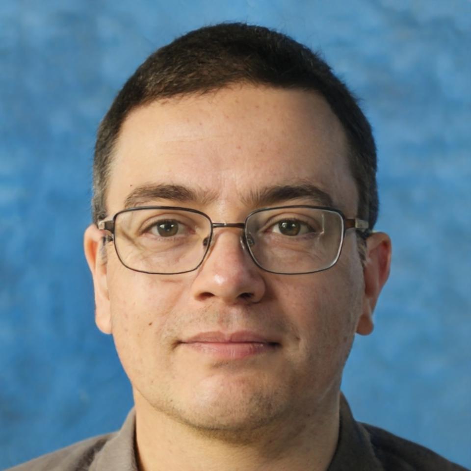 Retrato profesional de Miguel Torres